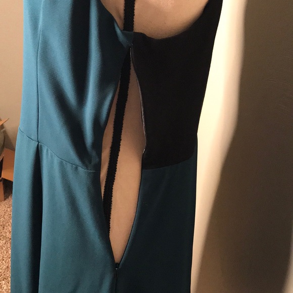 Noir open back party dress - Picture 7 of 9